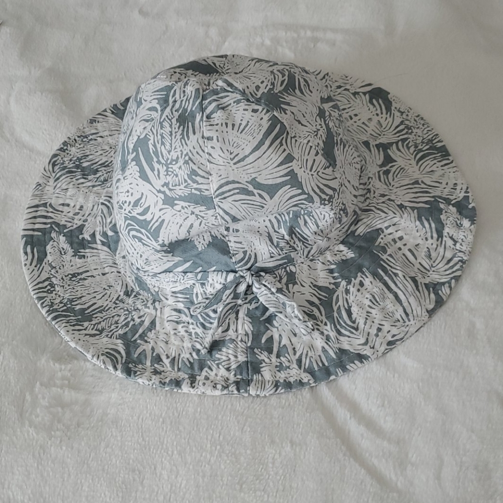 Bucket hat